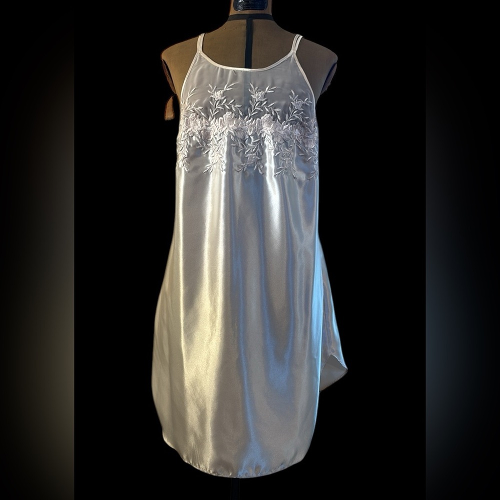 Women’s vintage cream short nightgown